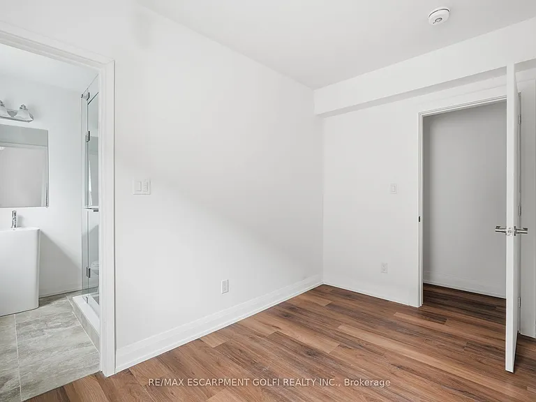 4876 Simcoe St #3 — Photo 14