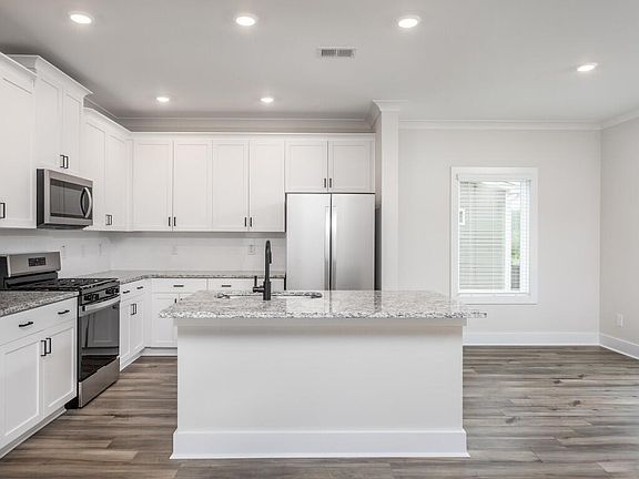 5th image of 206 Custer Dr