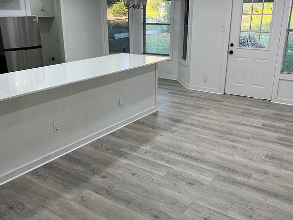 5th image of 3626 Kirby Dr