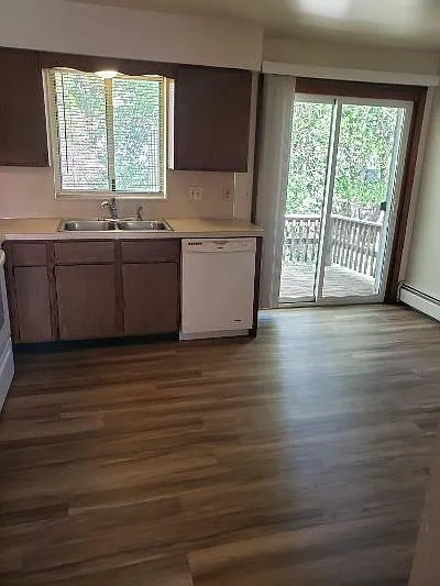 4 Family Apartment Complex — Photo 3