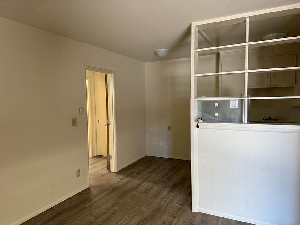 1st image of 2600 Ivy Dr APT 7