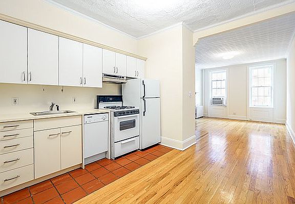 2nd image of 105 Sullivan St APT 4B