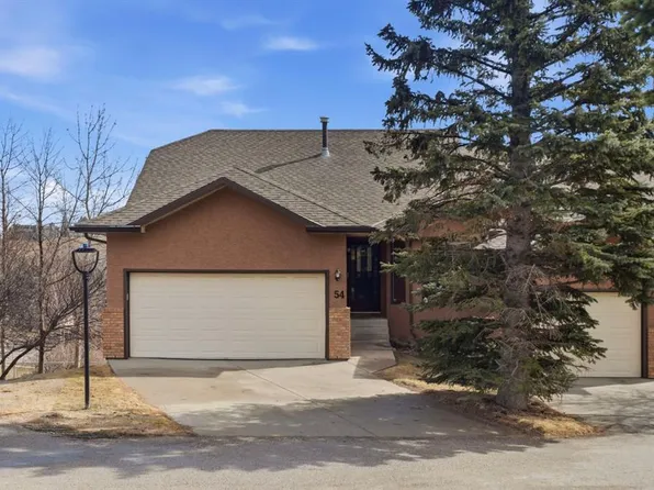 54 E Edgeland Close NW, Calgary, AB T3A 3B1