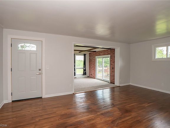 3rd image of 4544 Lakeknoll St