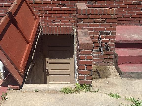4th image of 428 Sierra Blvd