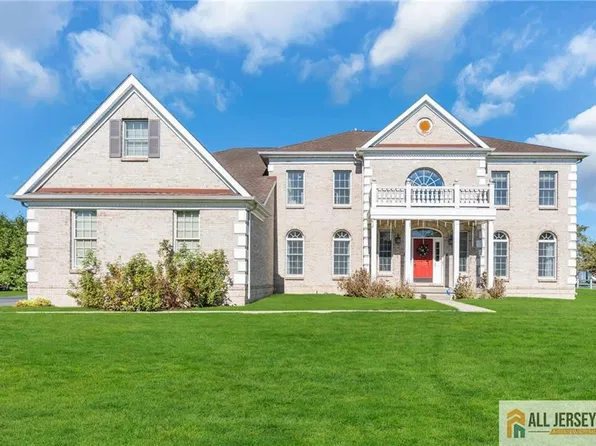76 Stream Bank Dr, Freehold, NJ 07728