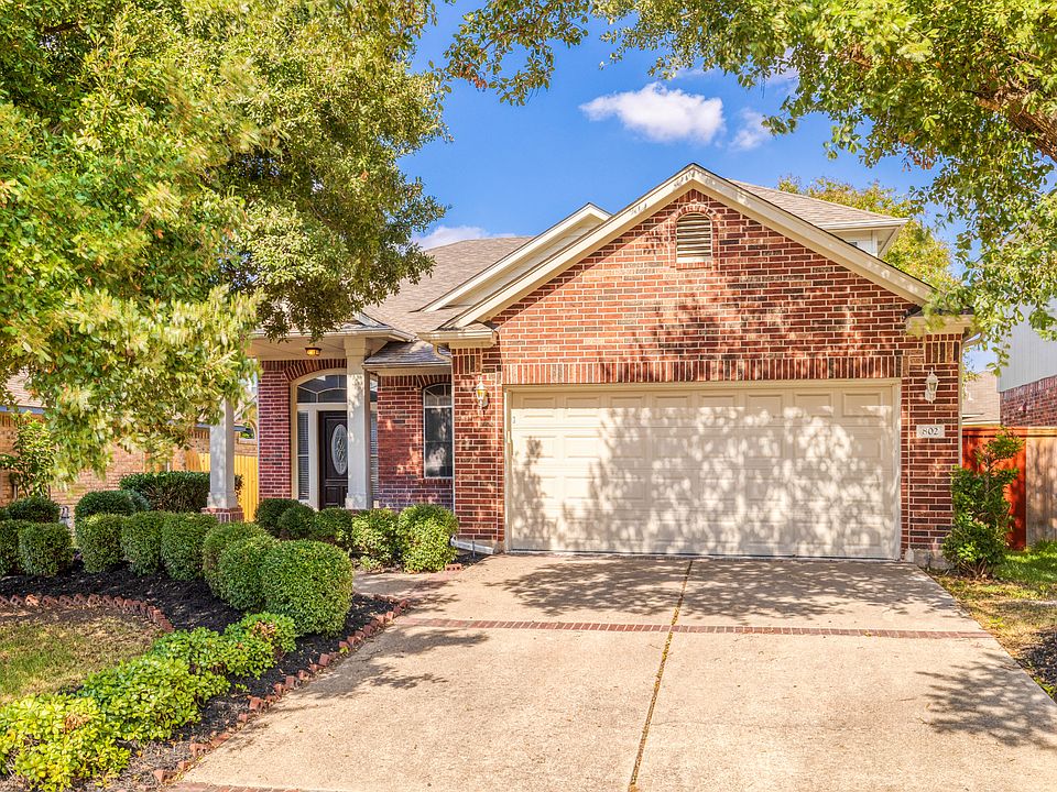 1st image of 802 Hank Aaron Ln