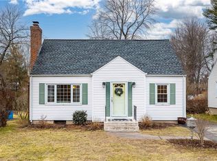 32 Kenlock St, Newington, CT 06111