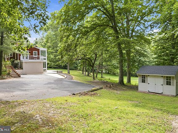 3rd image of 8639 Trumps Hill Rd