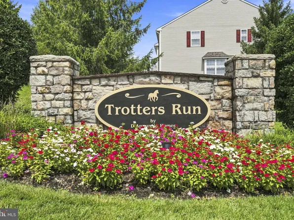 53 Hoag Ln, Aston, PA 19014