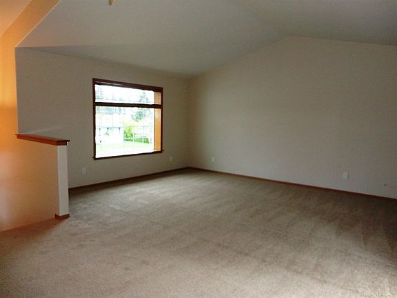 5th image of 313 Madrona Dr N
