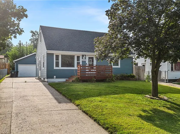 2405 E 40th St, Des Moines, IA 50317