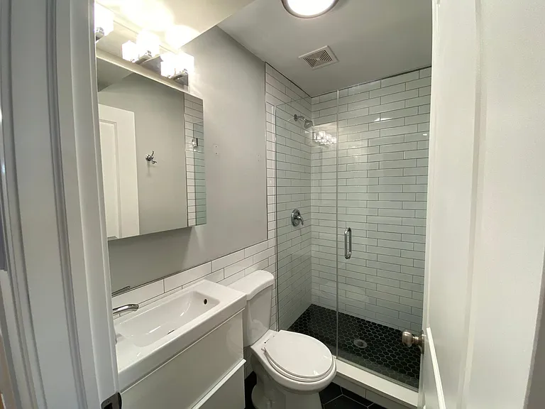 2819 W 25th St #2 — Photo 6
