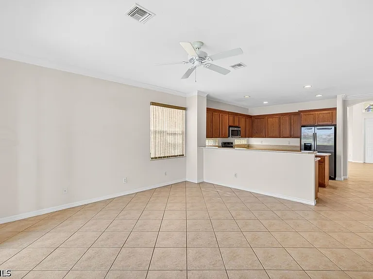 8369 Sumner Ave — Photo 5