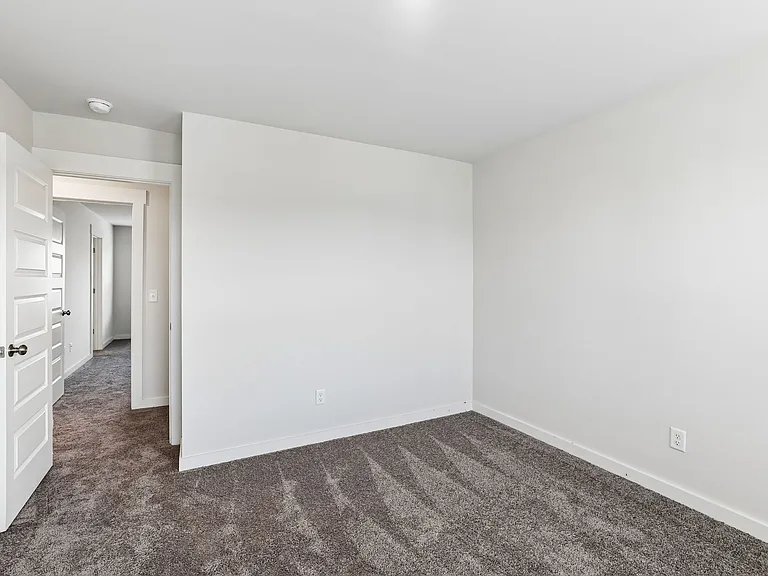 1615 Medinah Ln — Photo 34