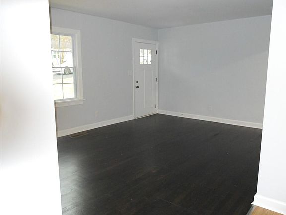 3rd image of 1915 Clearwater Dr SE