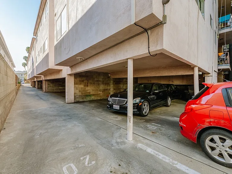 1808 N Harvard Blvd — Photo 39
