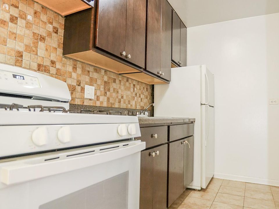 1st image of 1060 W Catalpa Ave #504