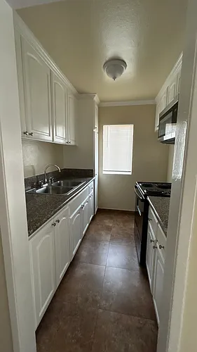 229 W Regent St Photo 1