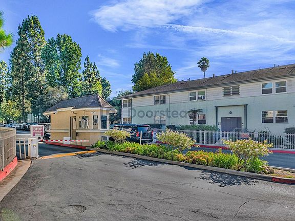 3rd image of 5835 Bowcroft St Unit 2