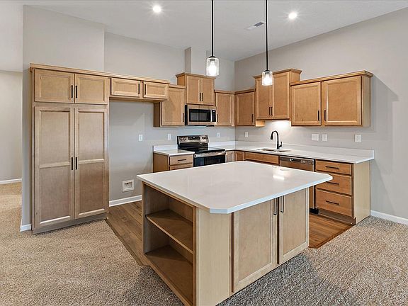 3rd image of 5883 Parkview Ln #90303