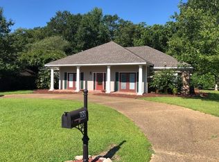 100 Meadows Ct, West Point, MS 39773