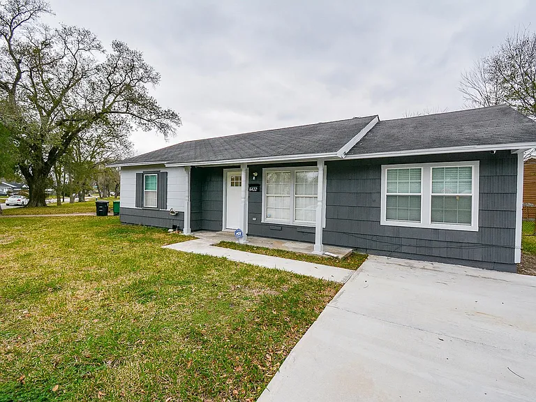 6422 Sherwood Dr — Photo 3