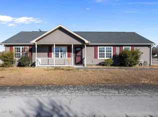 100 Foxtrail Drive, Hubert, NC 28539