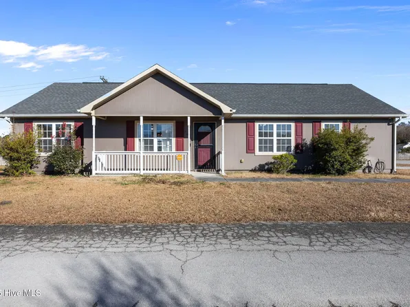 100 Foxtrail Drive, Hubert, NC 28539