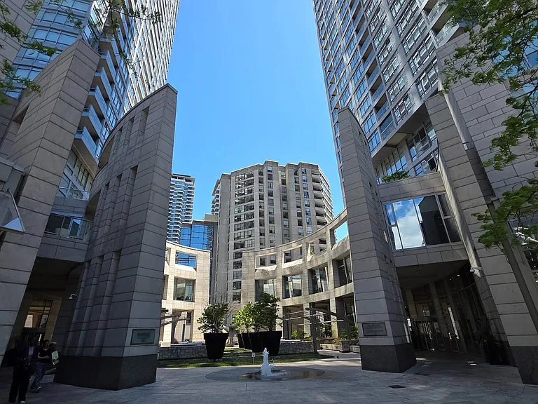 2191 Yonge St #2210 — Photo 16