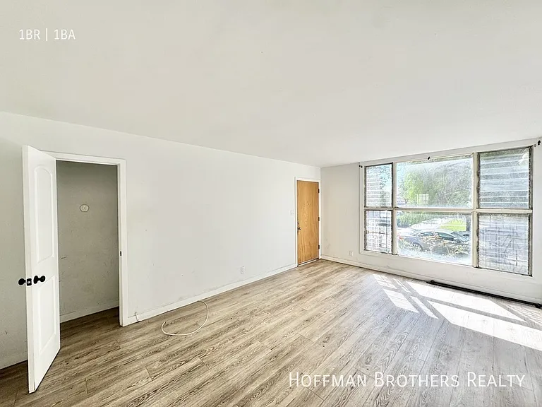 5059 W 20th St #1 — Photo 3