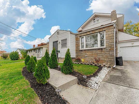 3rd image of 3126 Medina Ave