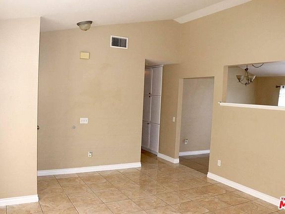 3rd image of 37052 Calle Grande