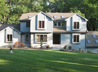 6988 Mad River Rd, Dayton, OH 45459