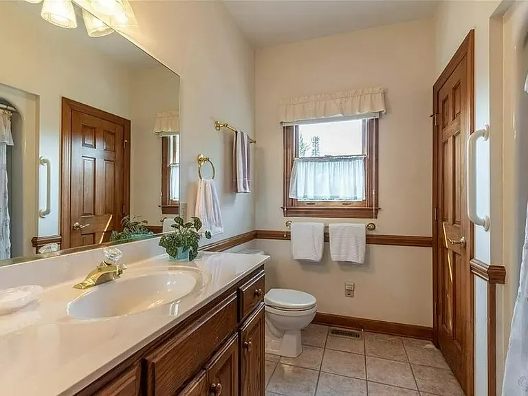 104 Woodsway Ct — Photo 5