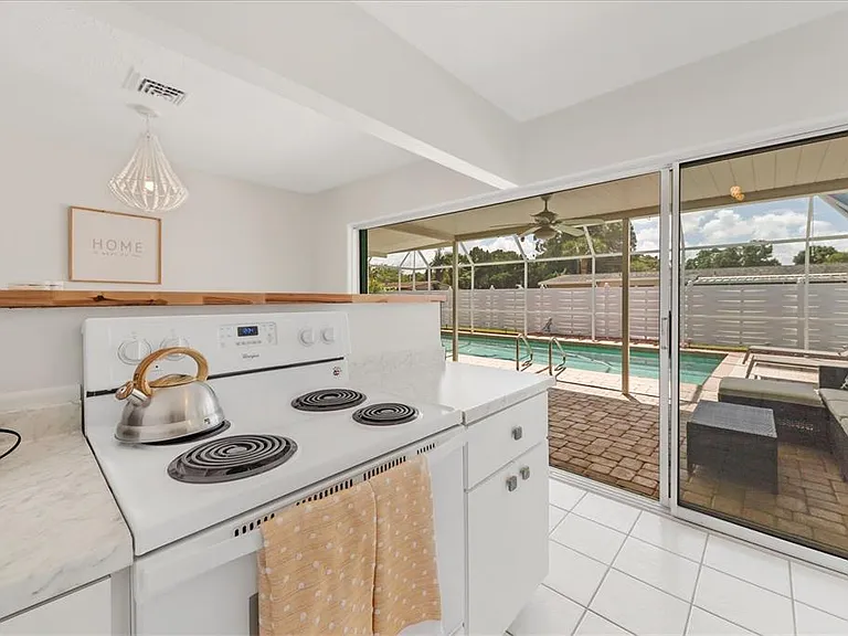 3126 Bougainvillea St — Photo 11
