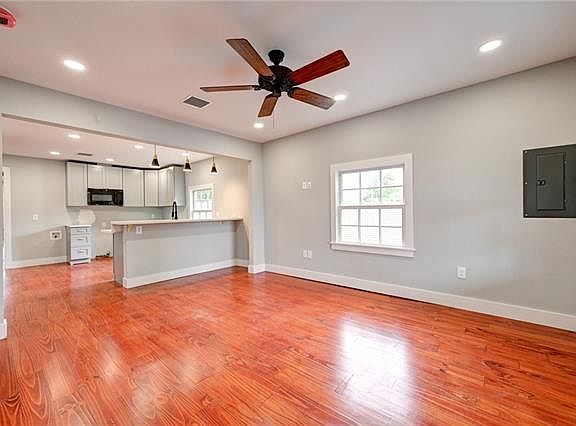 4th image of 621 N Murat St #2A