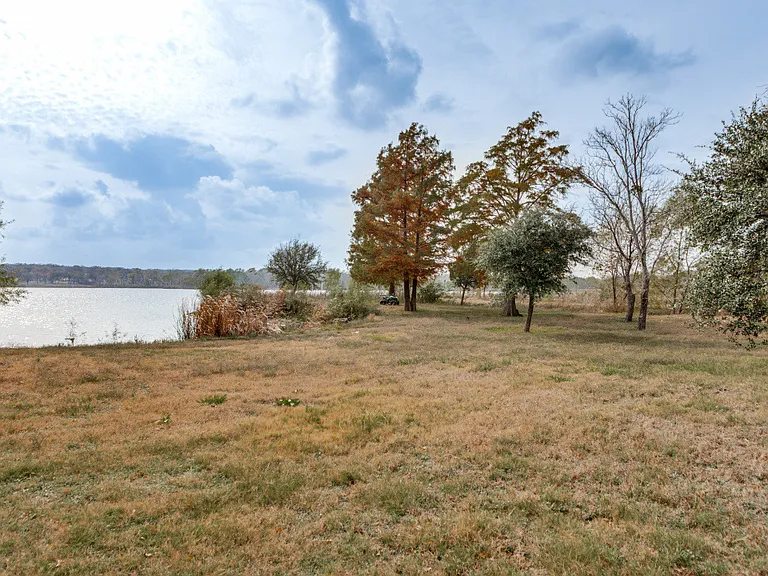 1612 Woodview Dr — Photo 17