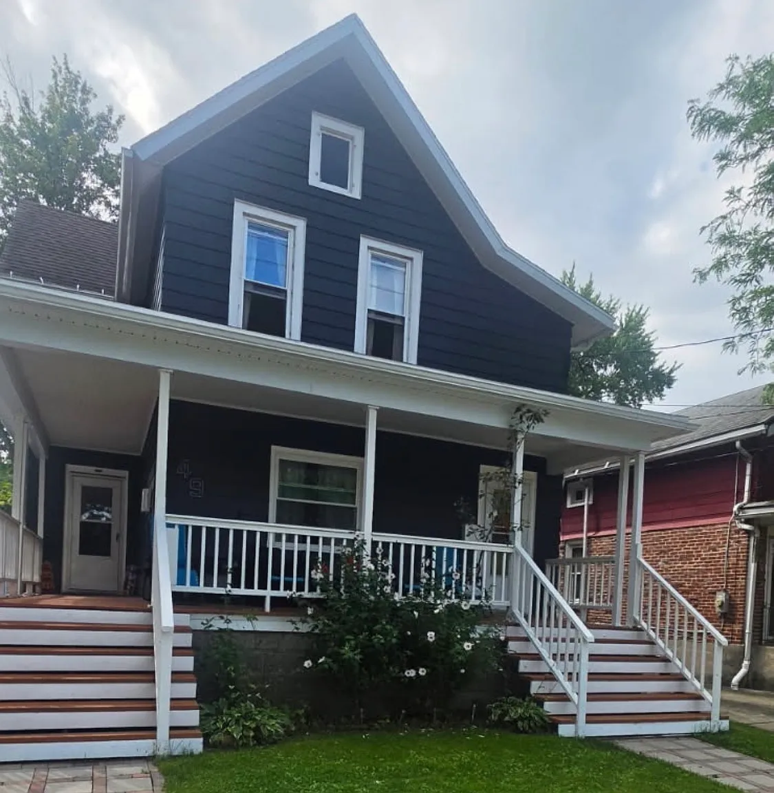 3 bed, 1300 sqft, $1,600 — Photo 1