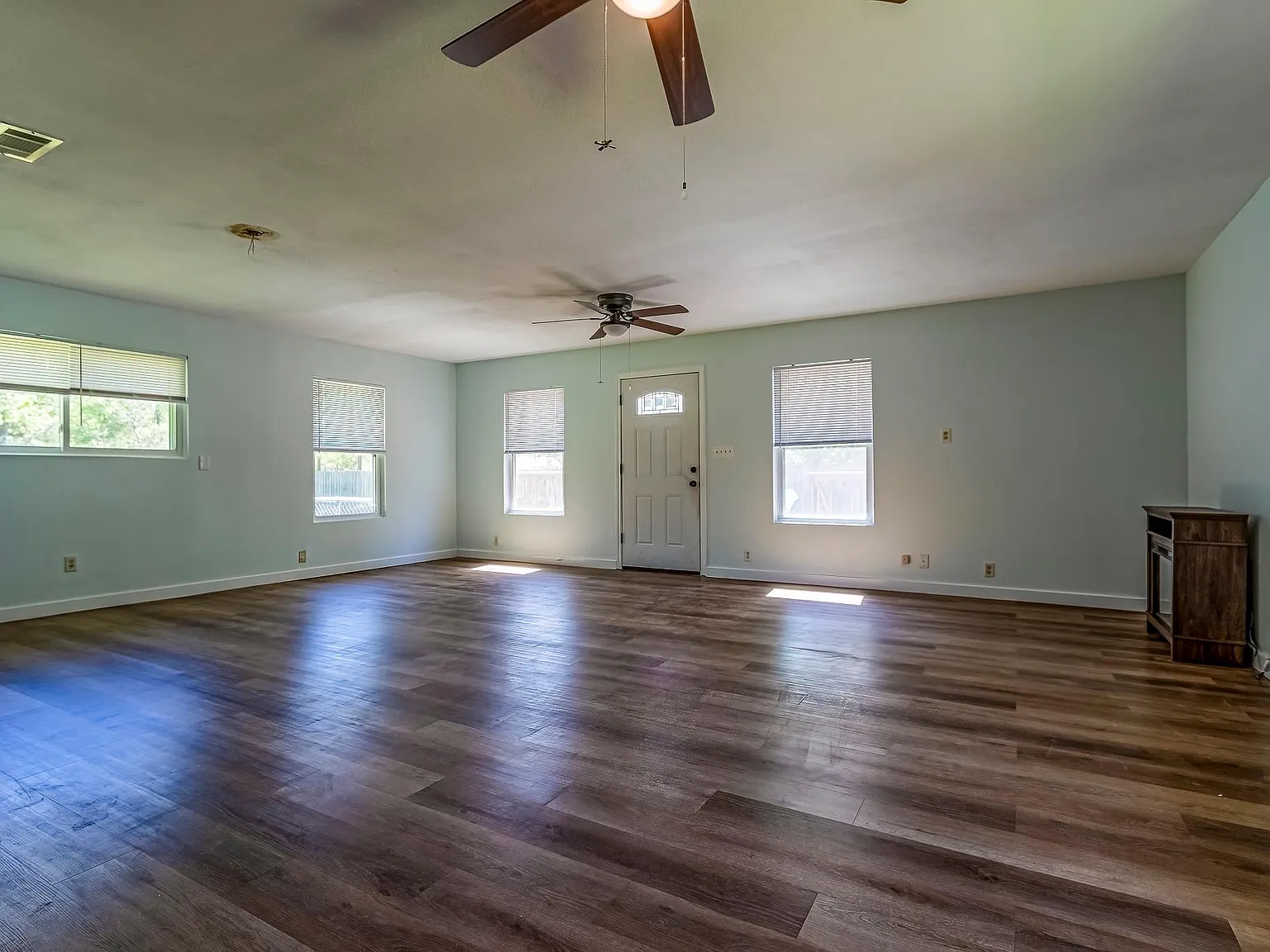 2 bed, 1.0 bath, 1152 sqft, $1,400 — Photo 2