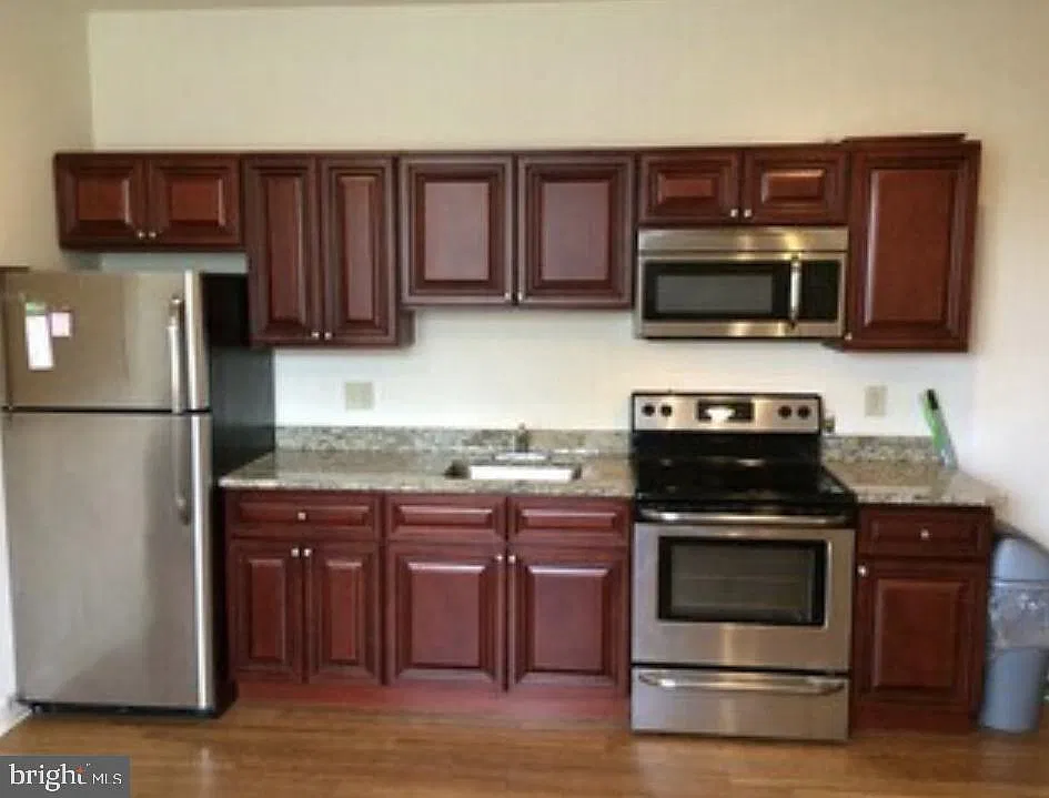 3 bed, 2.0 bath, 1000 sqft, $1,400 — Photo 2