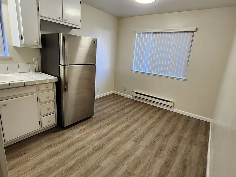 560 S 7th St — Photo 3