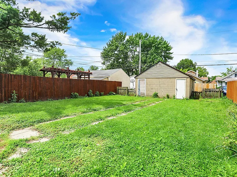 628 N Riley Ave — Photo 36