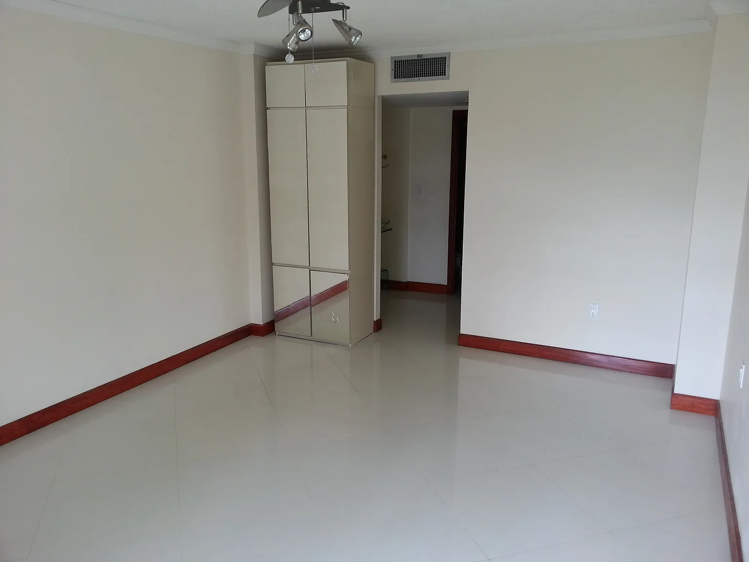 2 bed, 996 sqft, $2,100 — Photo 4