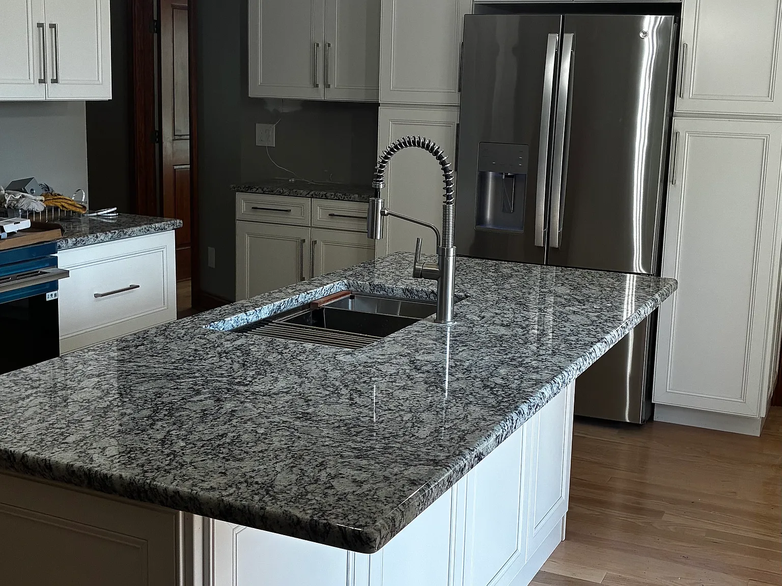 3 bed, 1000 sqft, $2,250 — Photo 2