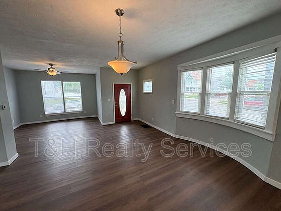 4th image of 2161 Bellefontaine St