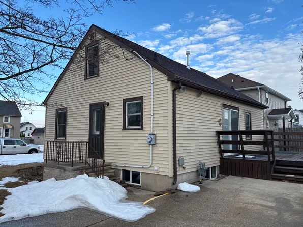 2103 Lincoln St, Two Rivers, WI 54241