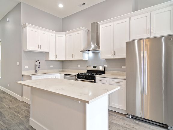 4th image of 2224 W Warren Blvd #2
