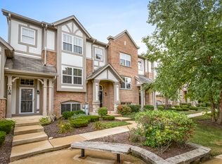 106 Rosehall Dr, Lake Zurich, IL 60047
