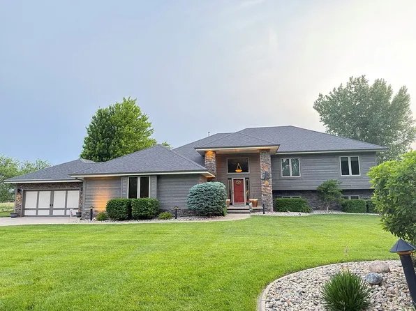 909 Wynstone Dr, Jefferson, SD 57038